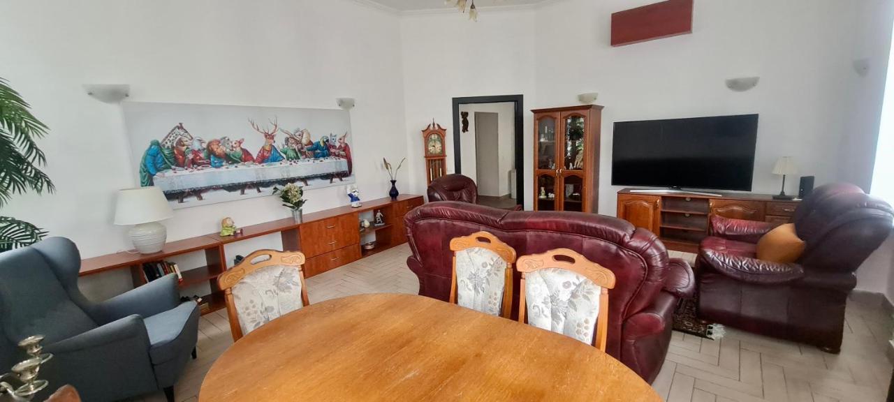 City Center Apartment Sopron Esterno foto