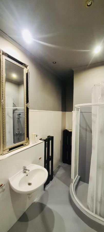 City Center Apartment Sopron Esterno foto